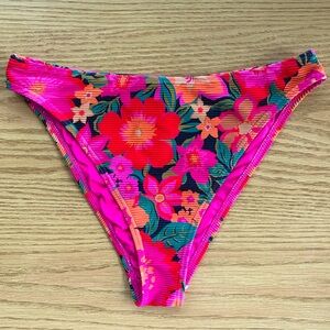 BILLABONG - Cheeky Mid Rise Bikini Bottoms - M